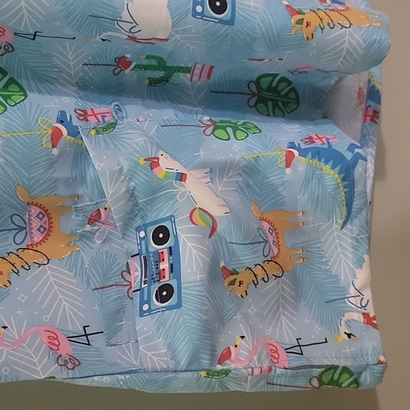 NWT Scrub Top Christmas Ladies XL *C14 - Picture 4 of 4